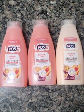 lot of 3 VO5 passion Fruit mositurizing shampoo & conditoner each 18 fl Oz new